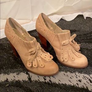Size 9 | Seychelles Cream 4” Oxford Style Heels
